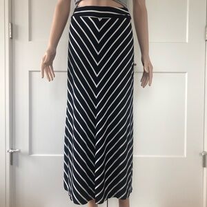 Liz Claiborne Navy Blue White Chevron Stripe Long Maxi Skirt PS Small Petite PS